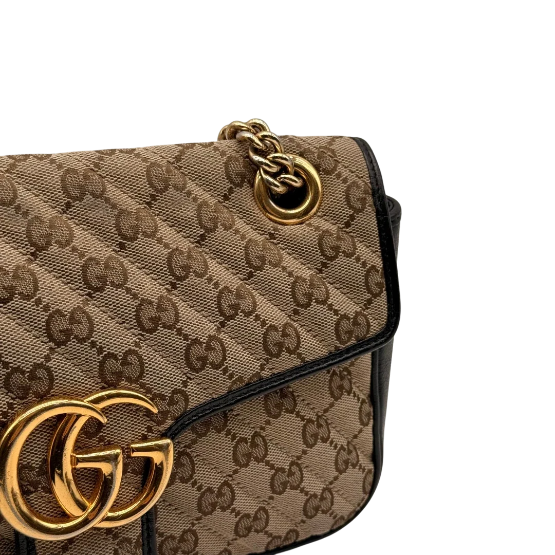 https://cdn.shopify.com/s/files/1/0564/9376/8855/files/Gucci_Umhangetasche_Marmont_medium_GG_monogram_beige_13_c478179a-27a5-4bb4-a01a-f4d22e38ac77.webp?v=1784802026