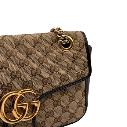 https://cdn.shopify.com/s/files/1/0564/9376/8855/files/Gucci_Umhangetasche_Marmont_medium_GG_monogram_beige_13_c478179a-27a5-4bb4-a01a-f4d22e38ac77.webp?v=1784802026