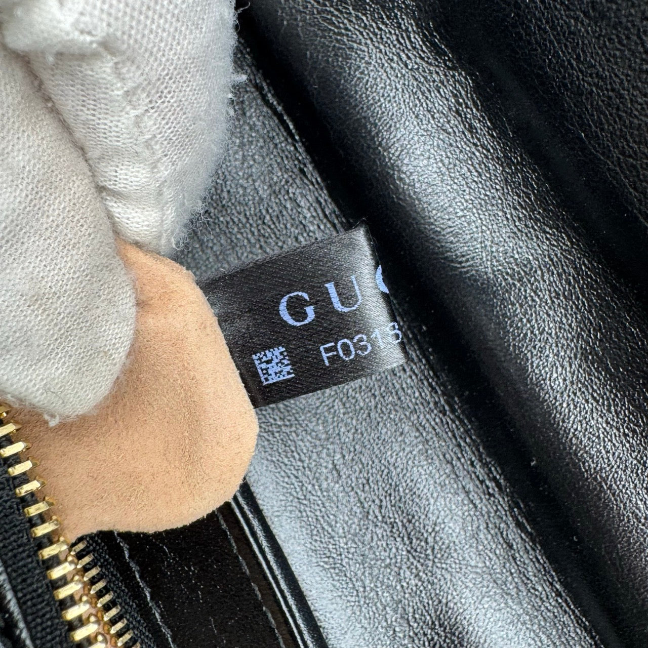 https://cdn.shopify.com/s/files/1/0564/9376/8855/files/Gucci_Umhangetasche_Marmont_medium_GG_monogram_beige_20.jpg?v=1781107101