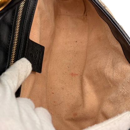 https://cdn.shopify.com/s/files/1/0564/9376/8855/files/Gucci_Umhangetasche_Marmont_medium_GG_monogram_beige_22.webp?v=1784802026