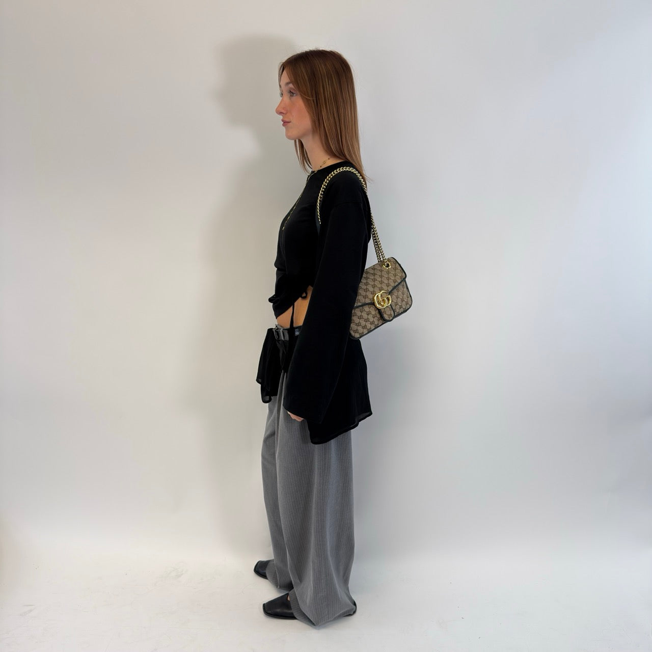 https://cdn.shopify.com/s/files/1/0564/9376/8855/files/Gucci_Umhangetasche_Marmont_medium_GG_monogram_beige_26.jpg?v=1784802026