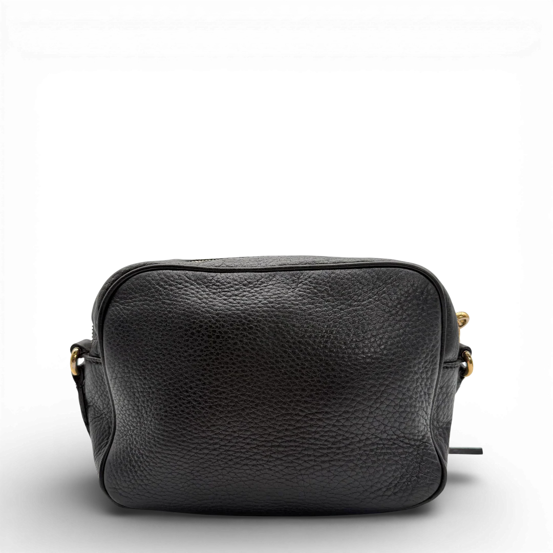 https://cdn.shopify.com/s/files/1/0564/9376/8855/files/Gucci_Umhangetasche_Soho_aus_Leder_schwarz_vintage_GG_9597.webp?v=1770951181