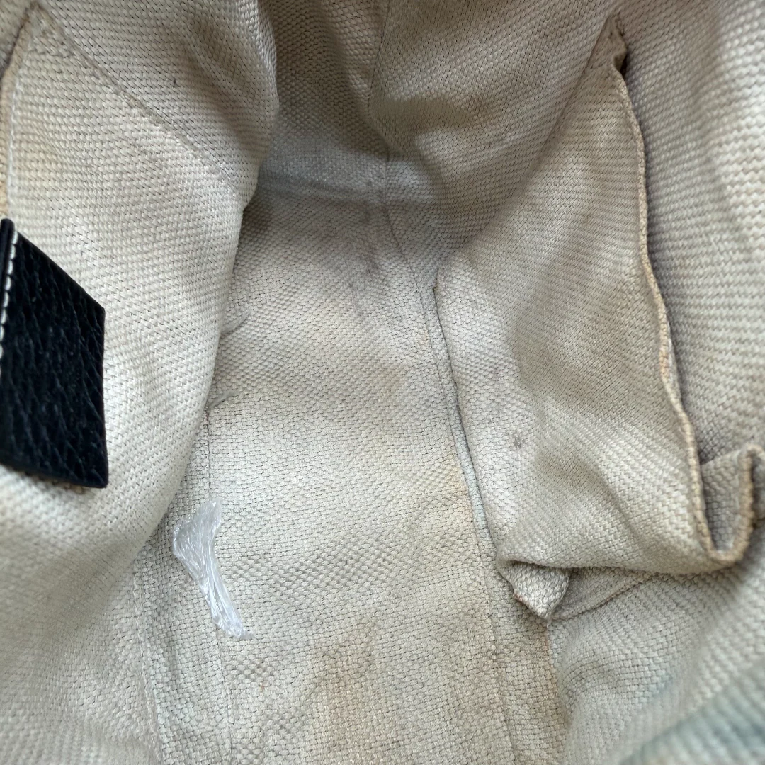 https://cdn.shopify.com/s/files/1/0564/9376/8855/files/Gucci_Umhangetasche_Soho_aus_Leder_schwarz_vintage_GG_9609.webp?v=1770951181