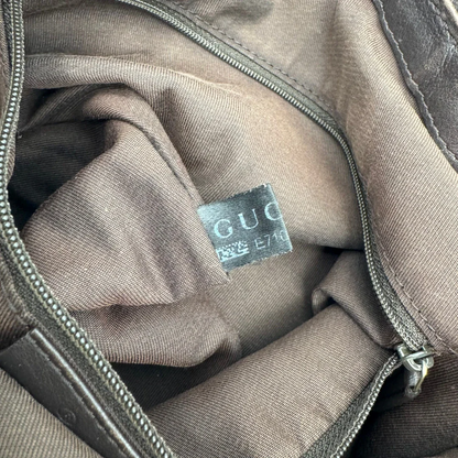 https://cdn.shopify.com/s/files/1/0564/9376/8855/files/Gucci_Umhangetasche_Sukey_One_monogram_beige_vintage_GG2146.webp?v=1779963480