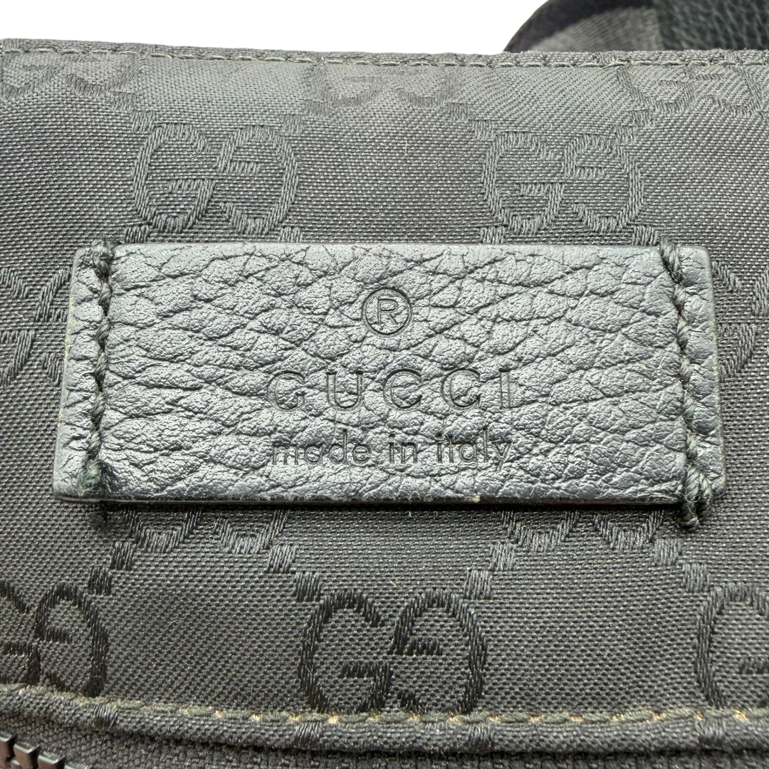 https://cdn.shopify.com/s/files/1/0564/9376/8855/files/Gucci_Umhangetasche_aus_Nylon_monogram_schwarz_11.webp?v=1782312848