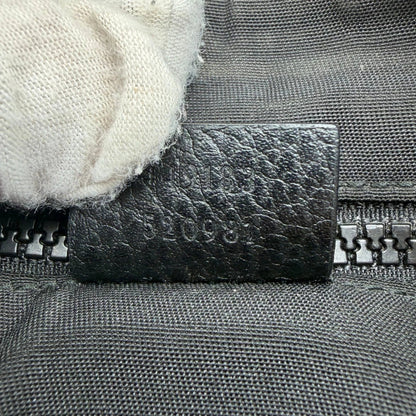 https://cdn.shopify.com/s/files/1/0564/9376/8855/files/Gucci_Umhangetasche_aus_Nylon_monogram_schwarz_16.webp?v=1782312847
