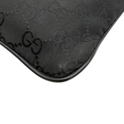 https://cdn.shopify.com/s/files/1/0564/9376/8855/files/Gucci_Umhangetasche_aus_Nylon_monogram_schwarz_6.webp?v=1782312847