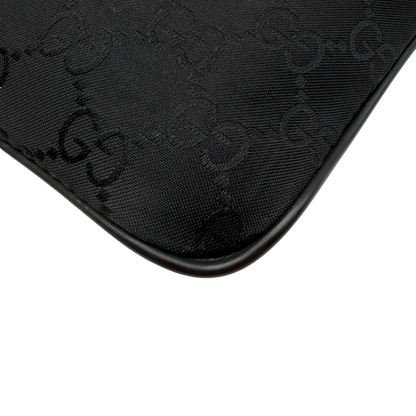 https://cdn.shopify.com/s/files/1/0564/9376/8855/files/Gucci_Umhangetasche_aus_Nylon_monogram_schwarz_8.webp?v=1782312847