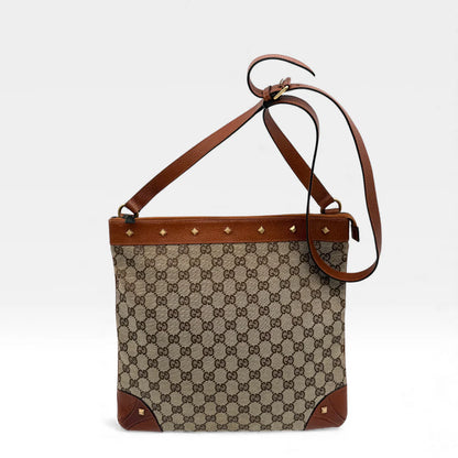 https://cdn.shopify.com/s/files/1/0564/9376/8855/files/Gucci_Umhangetasche_monogram_beige_vintage_GG_crossbody2900.webp?v=1762429423