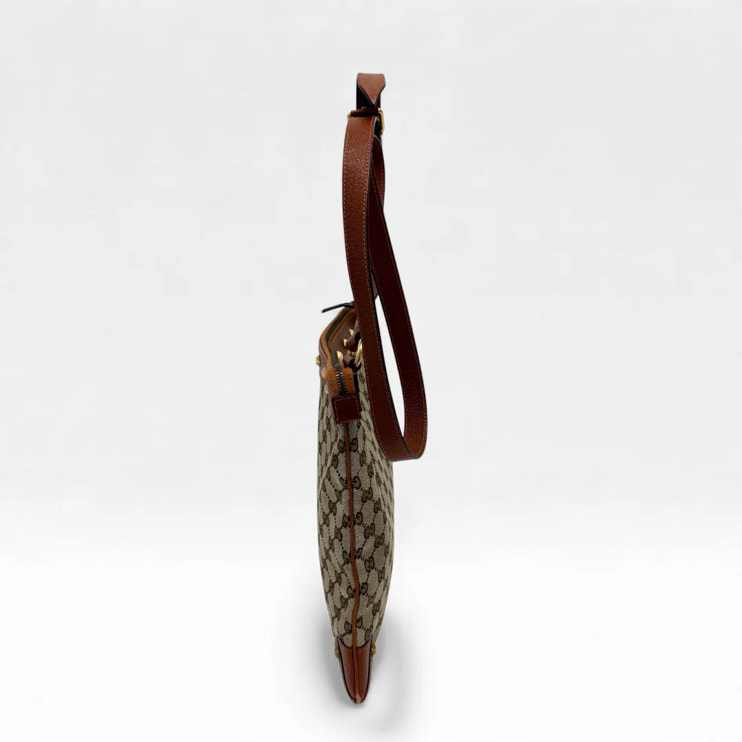 https://cdn.shopify.com/s/files/1/0564/9376/8855/files/Gucci_Umhangetasche_monogram_beige_vintage_GG_crossbody2904.webp?v=1762429582