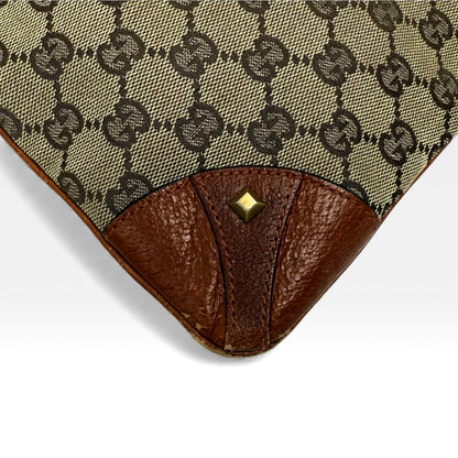 https://cdn.shopify.com/s/files/1/0564/9376/8855/files/Gucci_Umhangetasche_monogram_beige_vintage_GG_crossbody2909.webp?v=1762429582