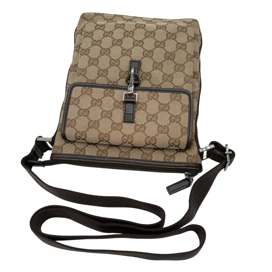 https://cdn.shopify.com/s/files/1/0564/9376/8855/files/Gucci_Umhangetasche_small_monogram_beige_vintage_GG8216.webp?v=1780409096