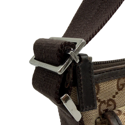 https://cdn.shopify.com/s/files/1/0564/9376/8855/files/Gucci_Umhangetasche_small_monogram_beige_vintage_GG8218.webp?v=1780409096
