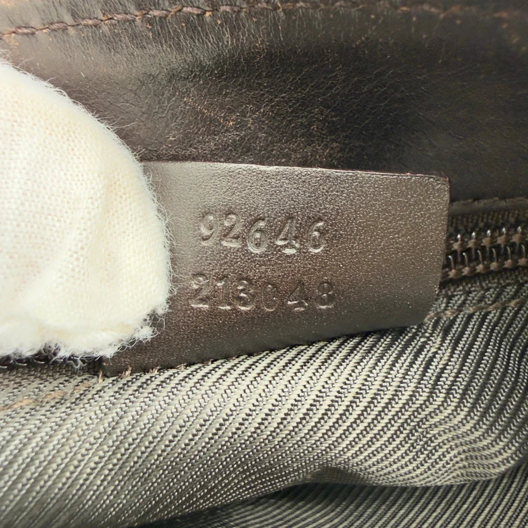 https://cdn.shopify.com/s/files/1/0564/9376/8855/files/Gucci_Umhangetasche_small_monogram_beige_vintage_GG8221.webp?v=1780409097