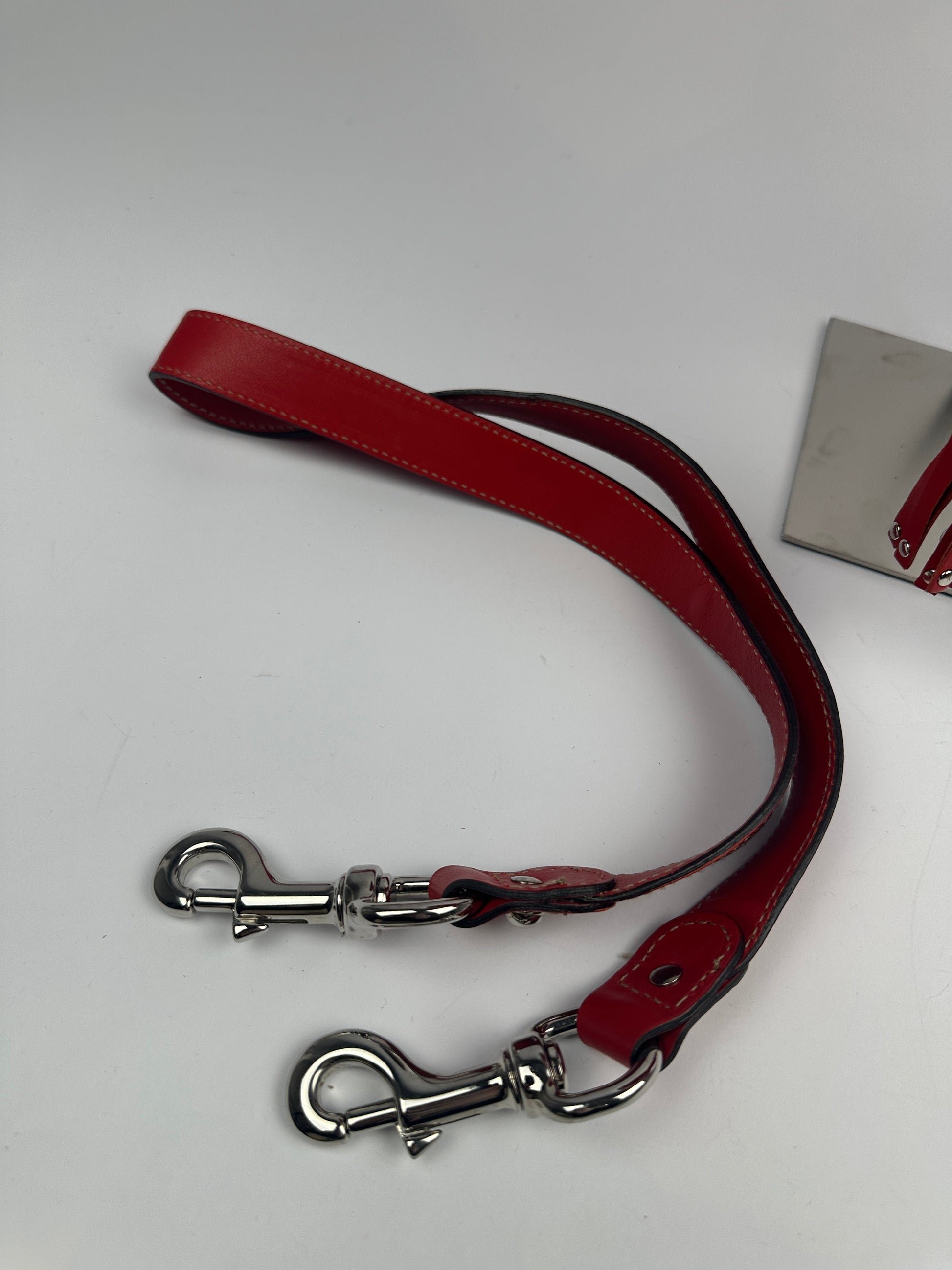 https://cdn.shopify.com/s/files/1/0900/2729/5066/files/Gucci_indy_bag_red_monogram_2007_Strap.jpg?v=1776362149
