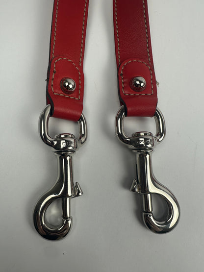 https://cdn.shopify.com/s/files/1/0900/2729/5066/files/Gucci_indy_bag_red_monogram_2007_Strap_Close_Up.jpg?v=1776362149