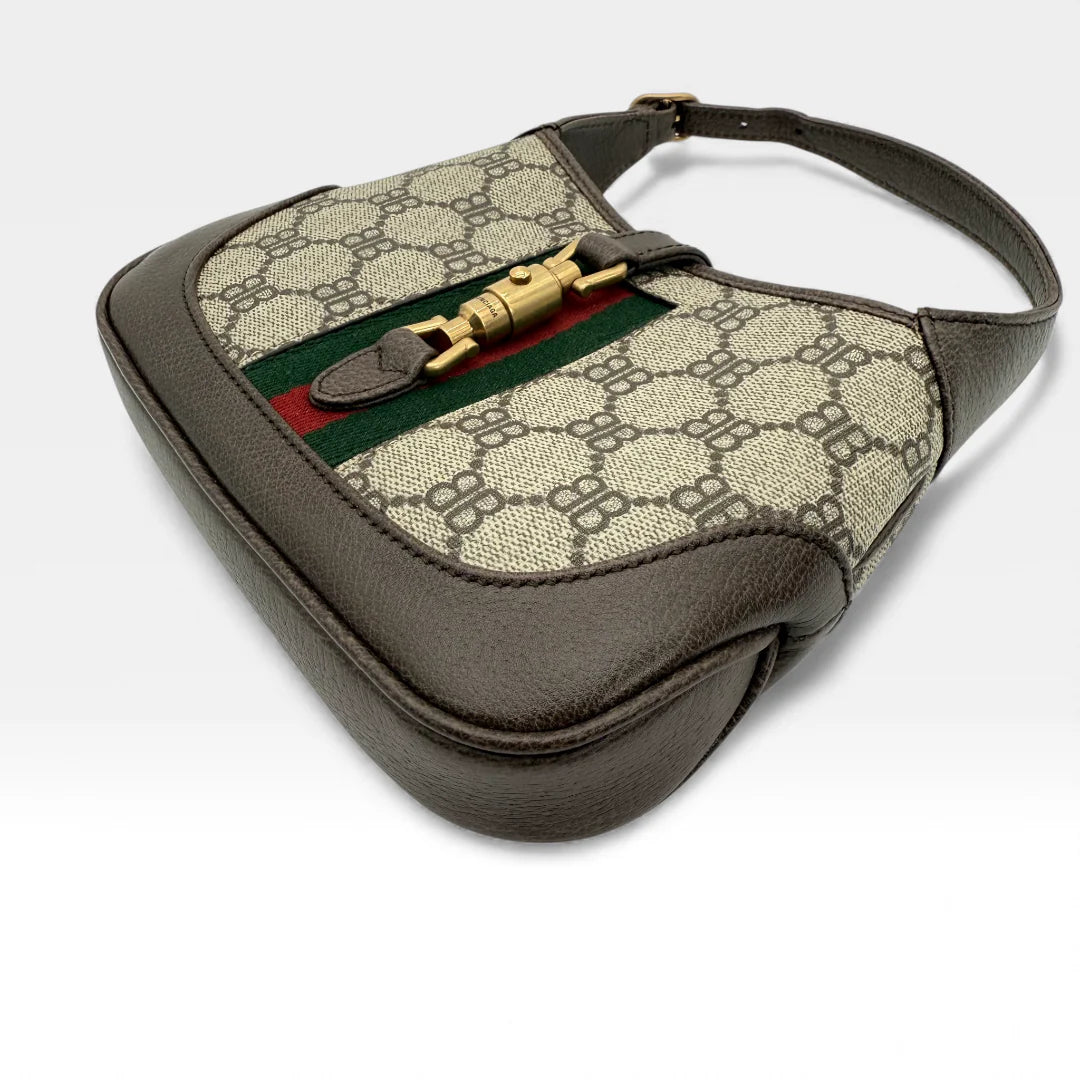 https://cdn.shopify.com/s/files/1/0564/9376/8855/files/Gucci_x_Balenciaga_Handtasche_Jackie_The_Hacker_small_monogram_beige___braun_vintage_GG_handbag_5151.webp?v=1765386248