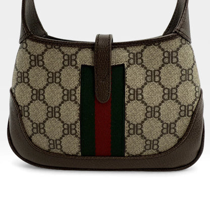 https://cdn.shopify.com/s/files/1/0564/9376/8855/files/Gucci_x_Balenciaga_Handtasche_Jackie_The_Hacker_small_monogram_beige___braun_vintage_GG_handbag_5156.webp?v=1765386248