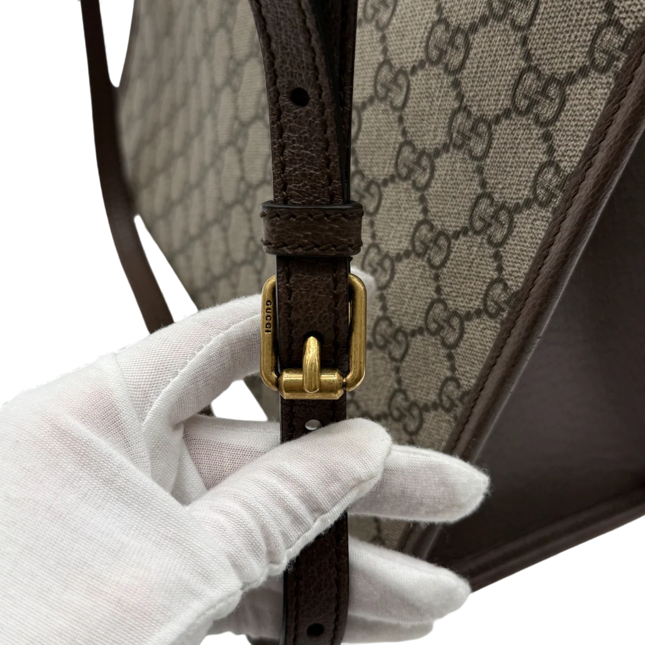 https://cdn.shopify.com/s/files/1/0564/9376/8855/files/Gucci_x_Disney_Handtasche___Tote_Bag_Donald_Duck_Ebony_GG_Supreme_monogram_beige___braun4320.webp?v=1764850487