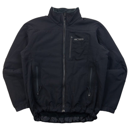 ARCTERYX black fleece jacket with embroidered logo on chest and zippered pockets.