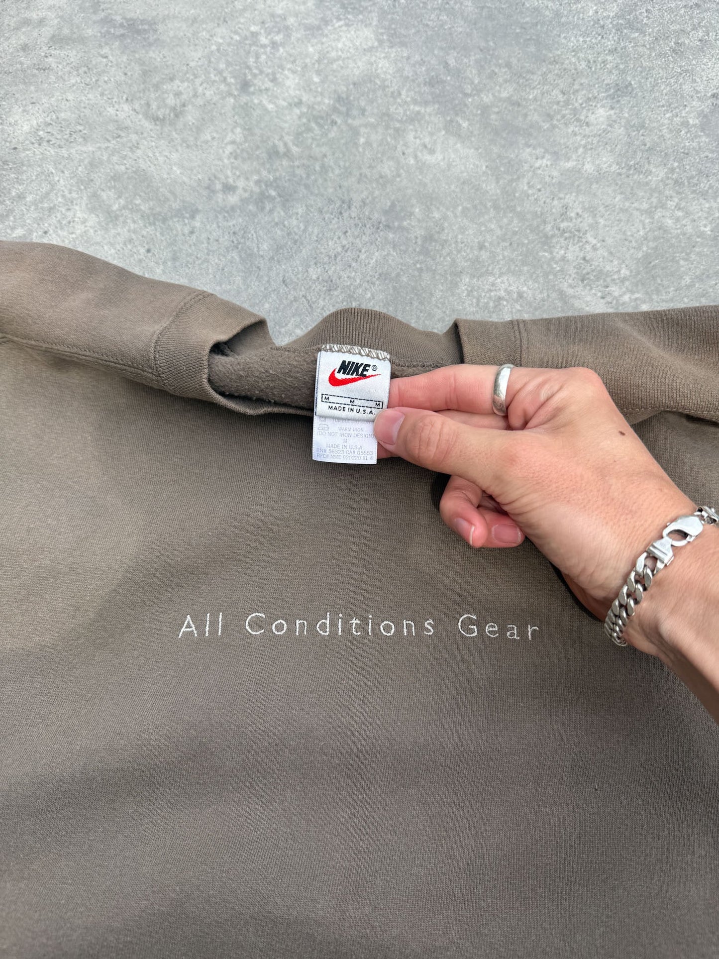 nike acg 1990s heavyweight embroidered spellout sweatshirt (l) | Default Title, Brown