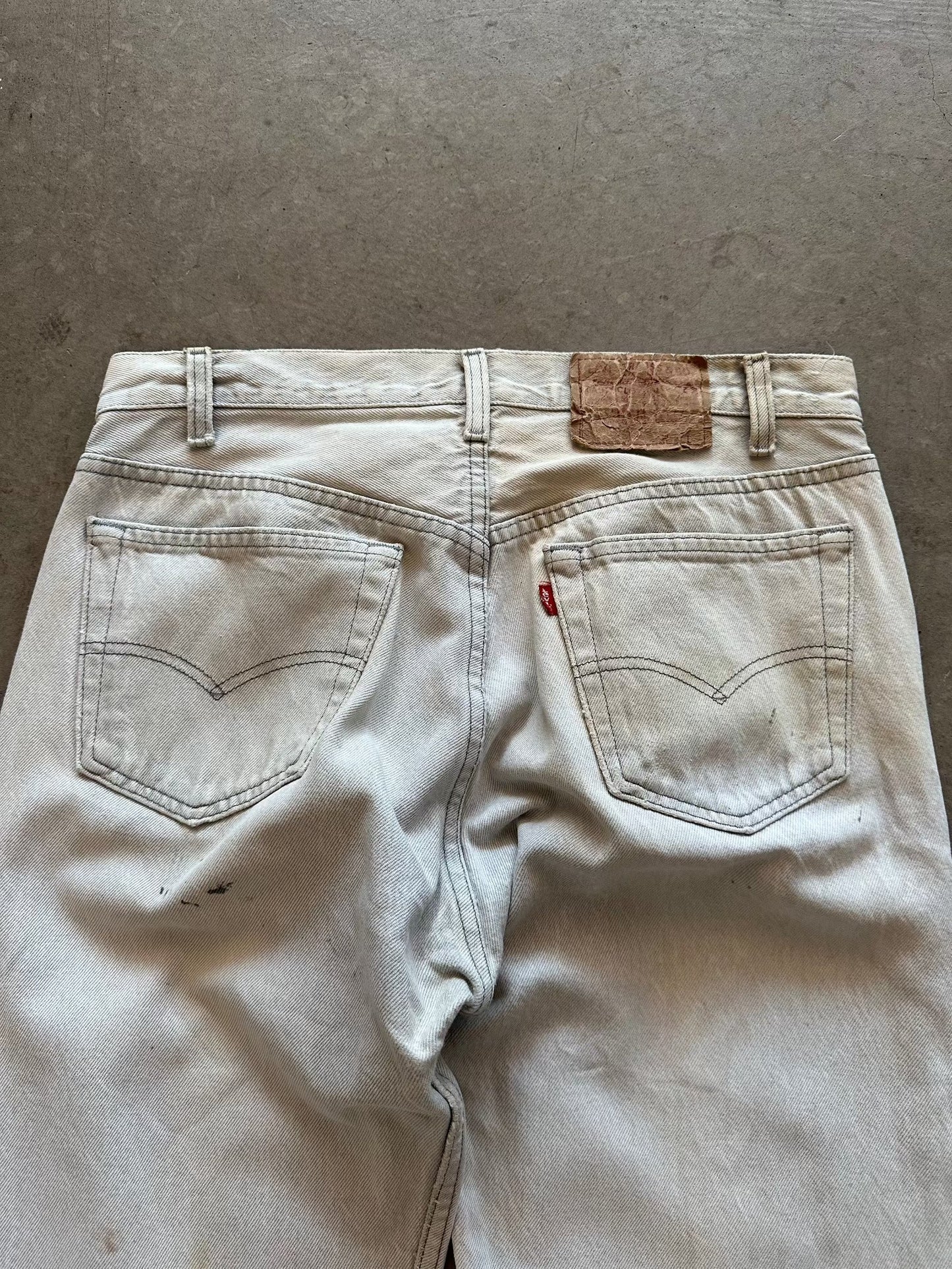 1990's Levi's 501 Repaired Jeans - 32 x 32 | W32, Red