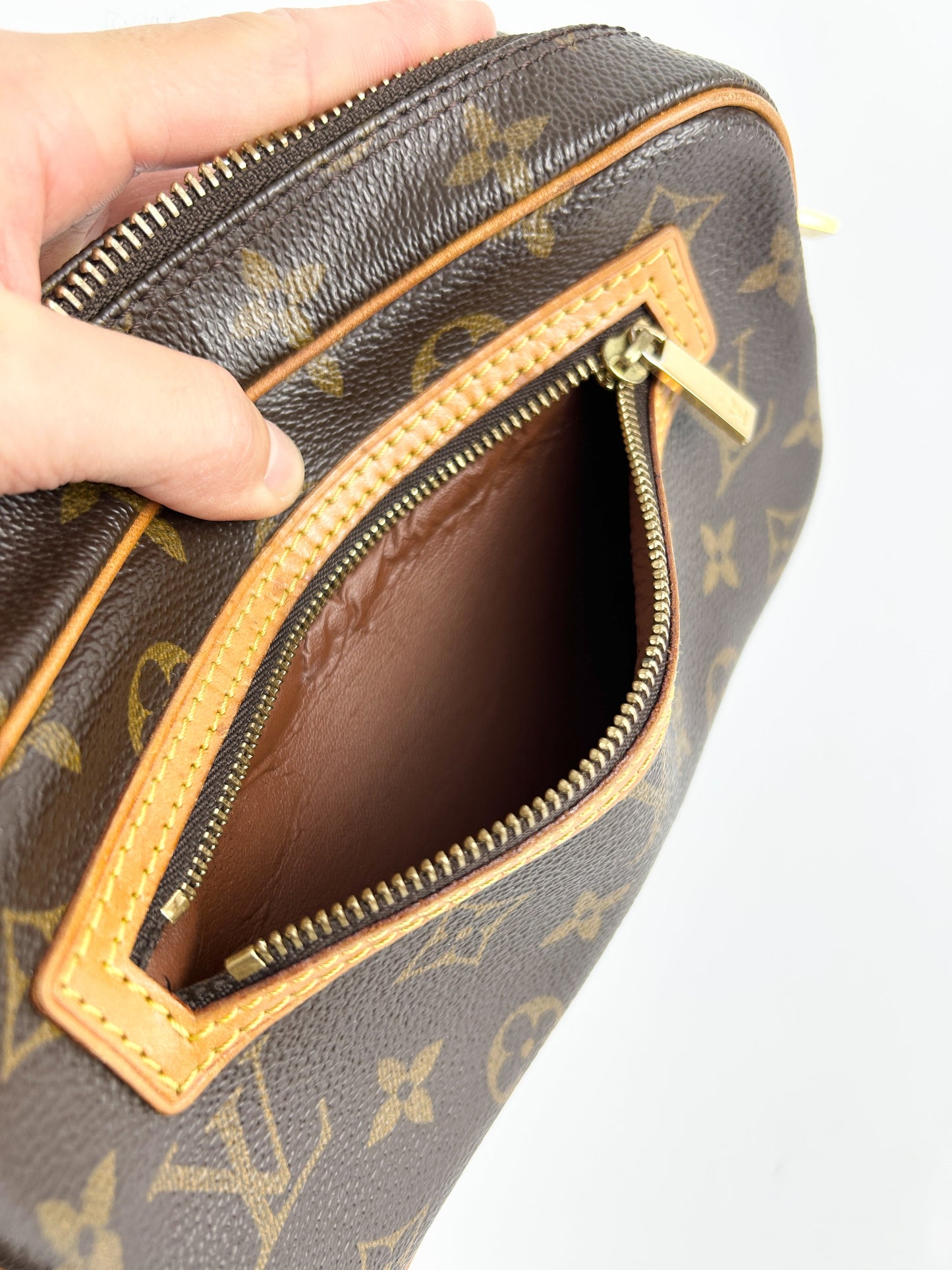 Vintage Louis Vuitton Cite Pochette Shoulder Bag 2000s | O/S, Brown