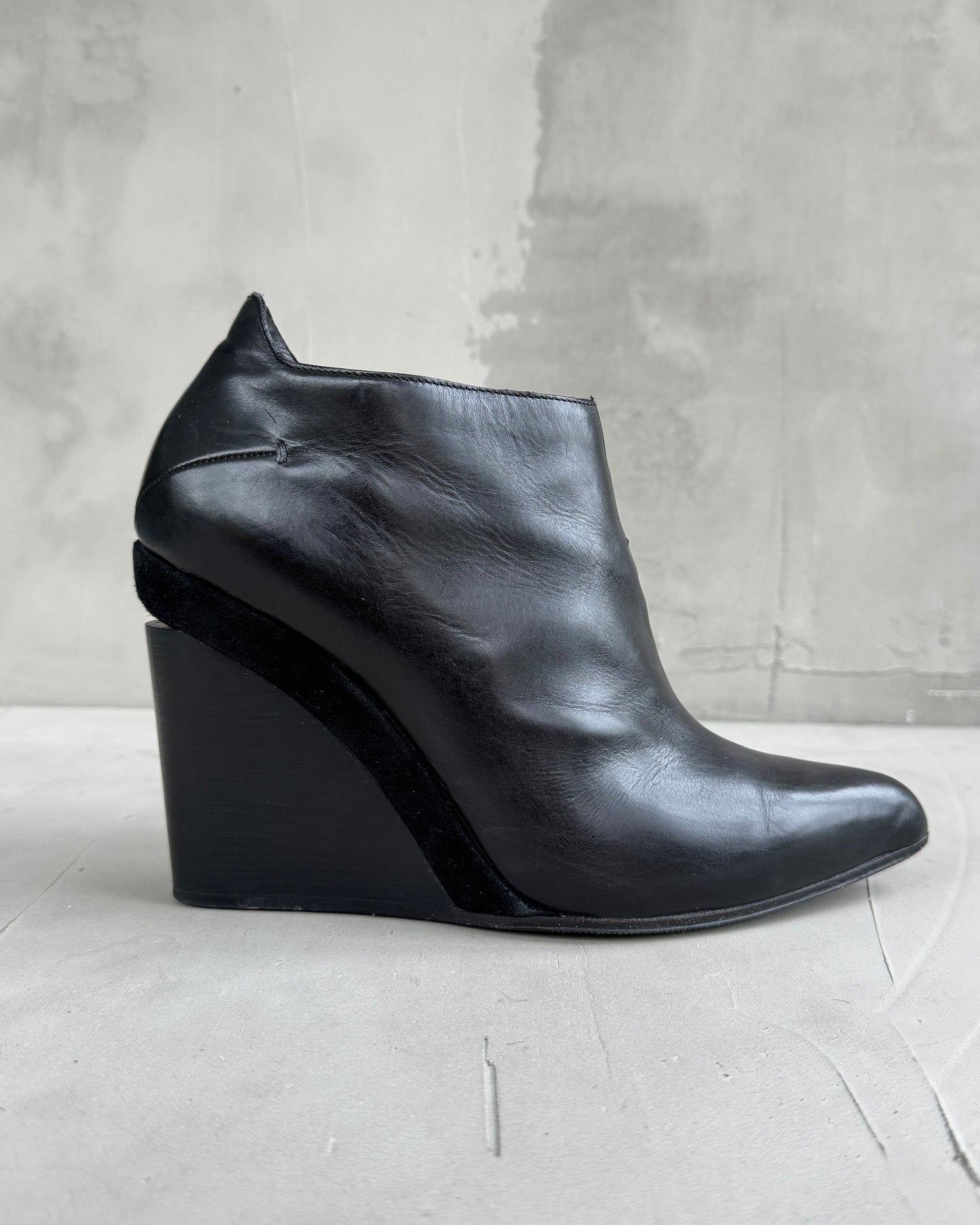 CoSTUME NATIONAL WEDGE HEEL LEATHER BOOTS - EU 36