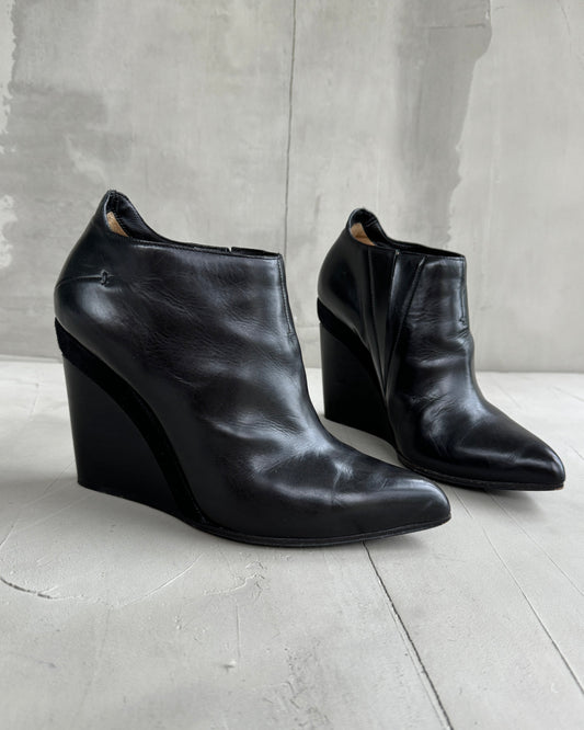 CoSTUME NATIONAL WEDGE HEEL LEATHER BOOTS - EU 36