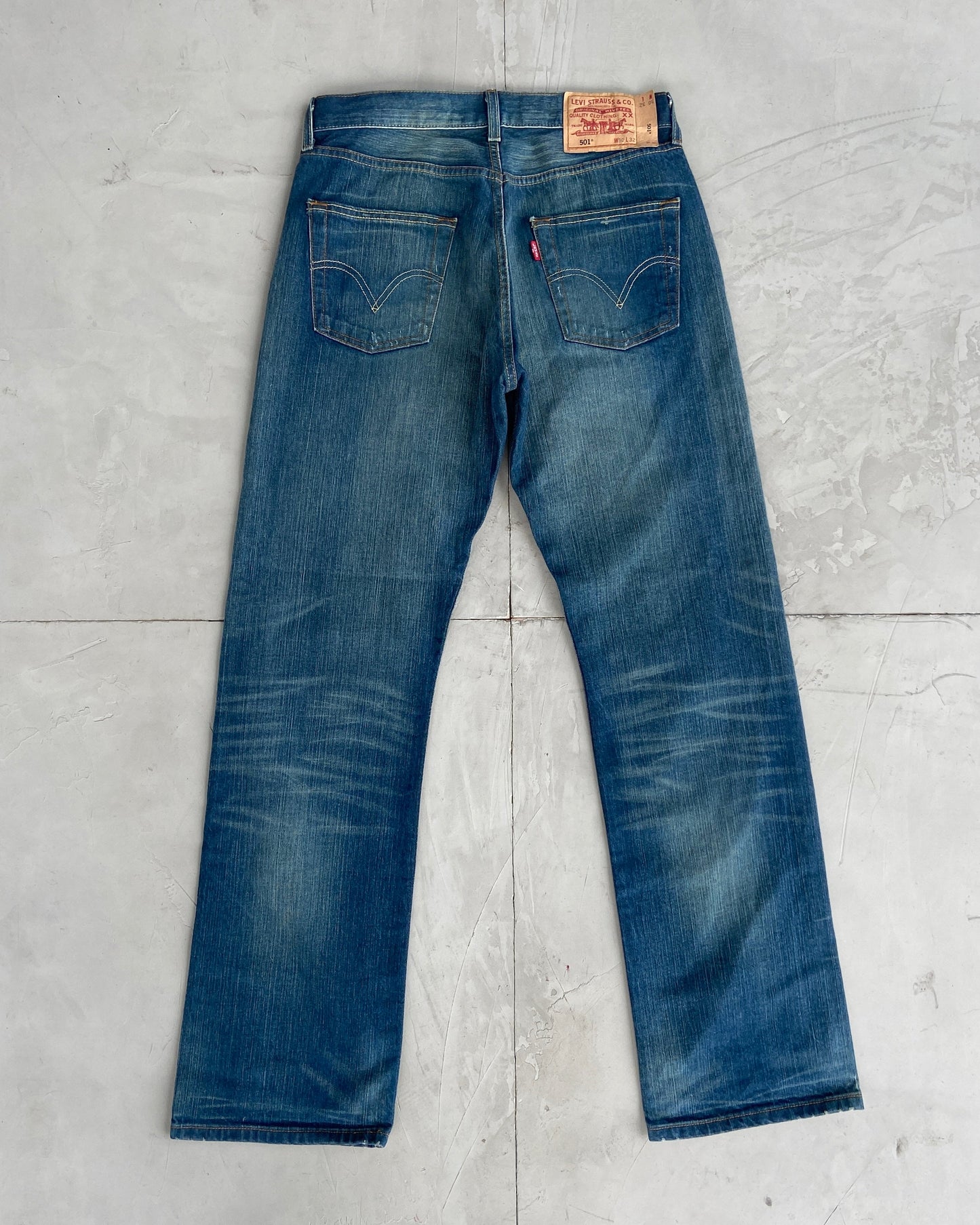 LEVI 501 VINTAGE STRAIGHT LEG BLUE JEANS - W30