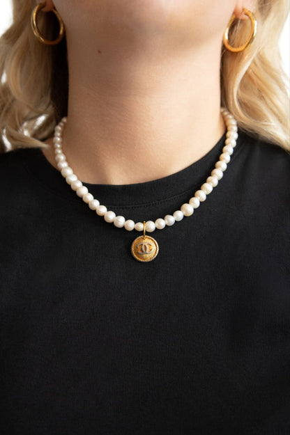 VT Rework : Chanel Cultured Pearl CC Necklace