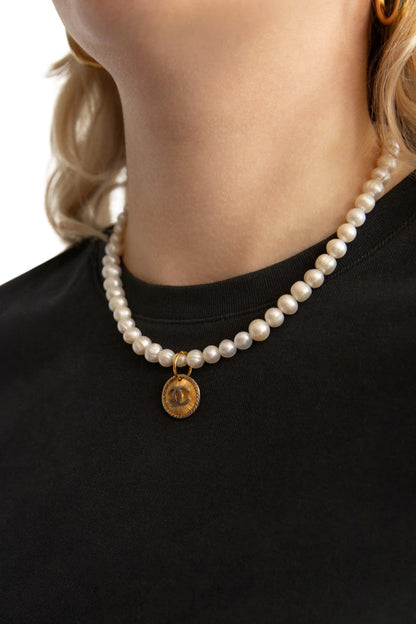 VT Rework : Chanel Cultured Pearl CC Necklace