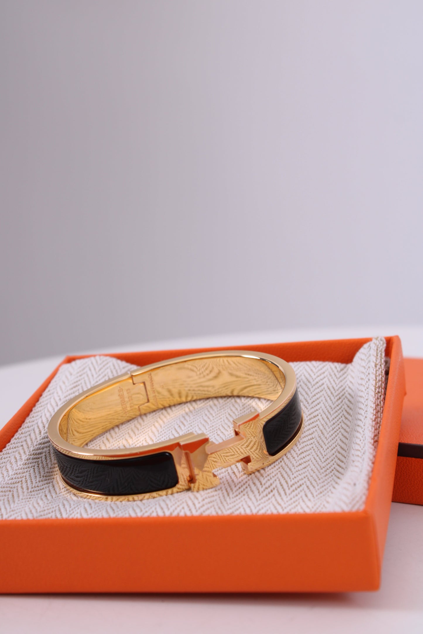 Hermes H Bracelet Black/ Gold | O/S, Multicoloured