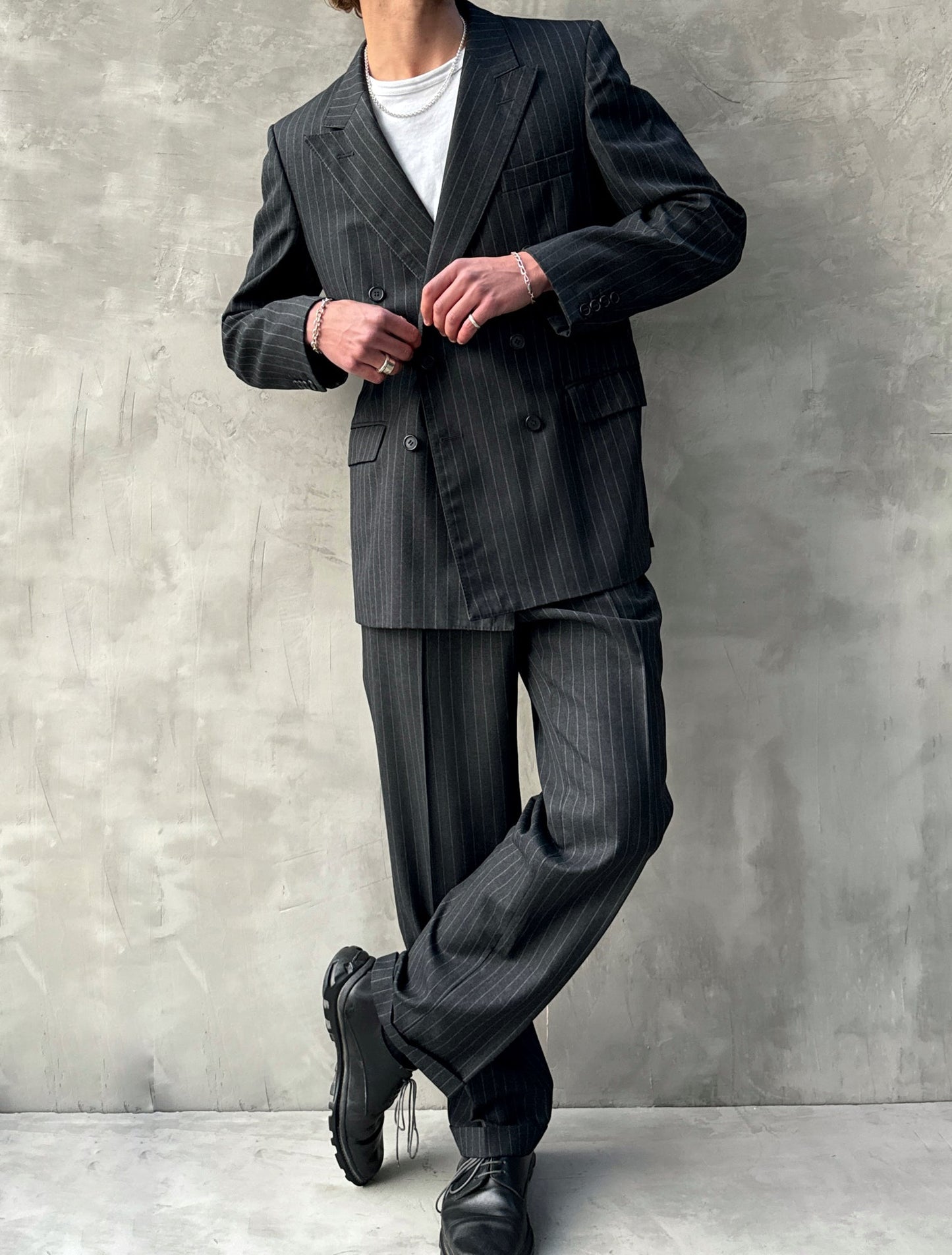 CHRISTIAN DIOR MONSIEUR DOUBLE BREASTED WOOL PINSTRIPE SUIT - 40R / M-L | 40R, Multicoloured
