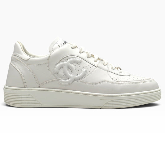 CHANEL CALFSKIN CC LOGO LOW TOP SNEAKER WHITE 43 / UK9 | UK 9, White