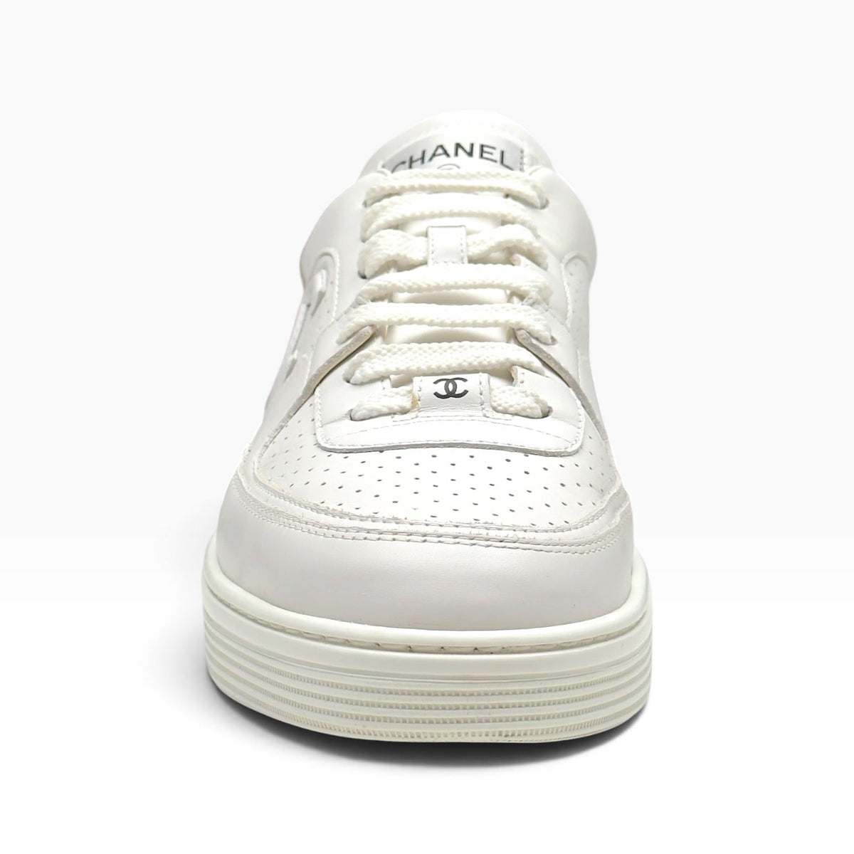 CHANEL CALFSKIN CC LOGO LOW TOP SNEAKER WHITE 43 | UK 9, White