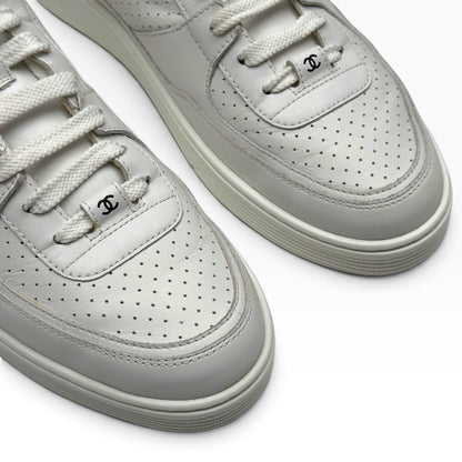 CHANEL CALFSKIN CC LOGO LOW TOP SNEAKER WHITE 43 | UK 9, White