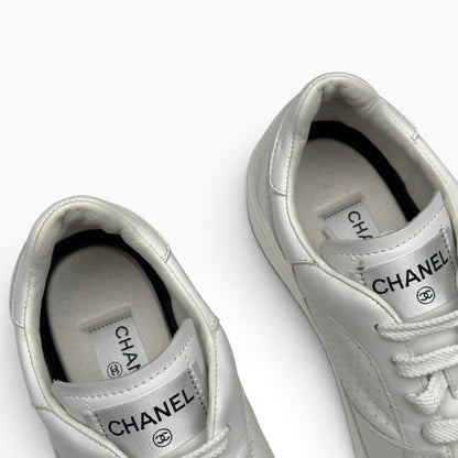 CHANEL CALFSKIN CC LOGO LOW TOP SNEAKER WHITE 43 | UK 9, White