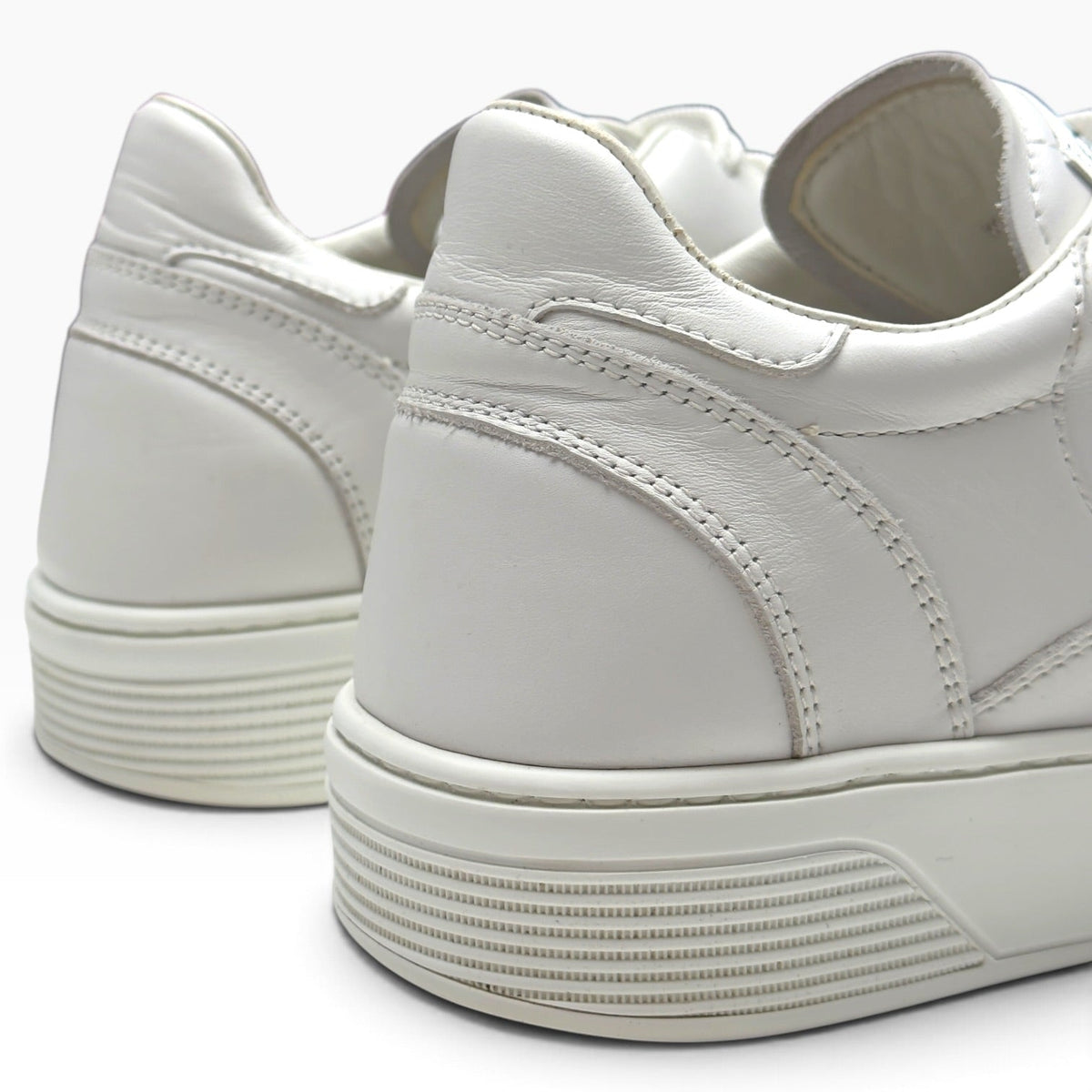 CHANEL CALFSKIN CC LOGO LOW TOP SNEAKER WHITE 43 | UK 9, White