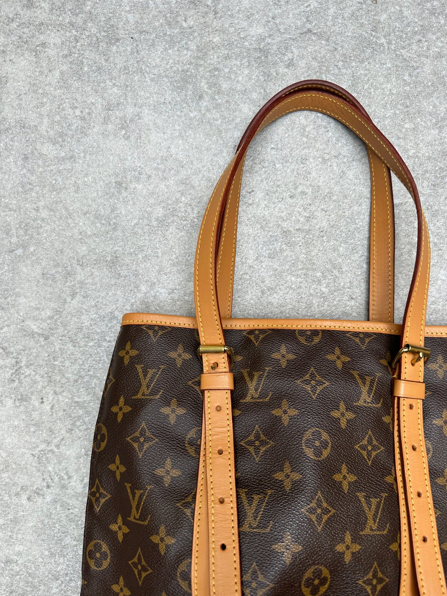 2000 Louis Vuitton Monogram Marais Buckle GM Shoulder Bag FL1010.