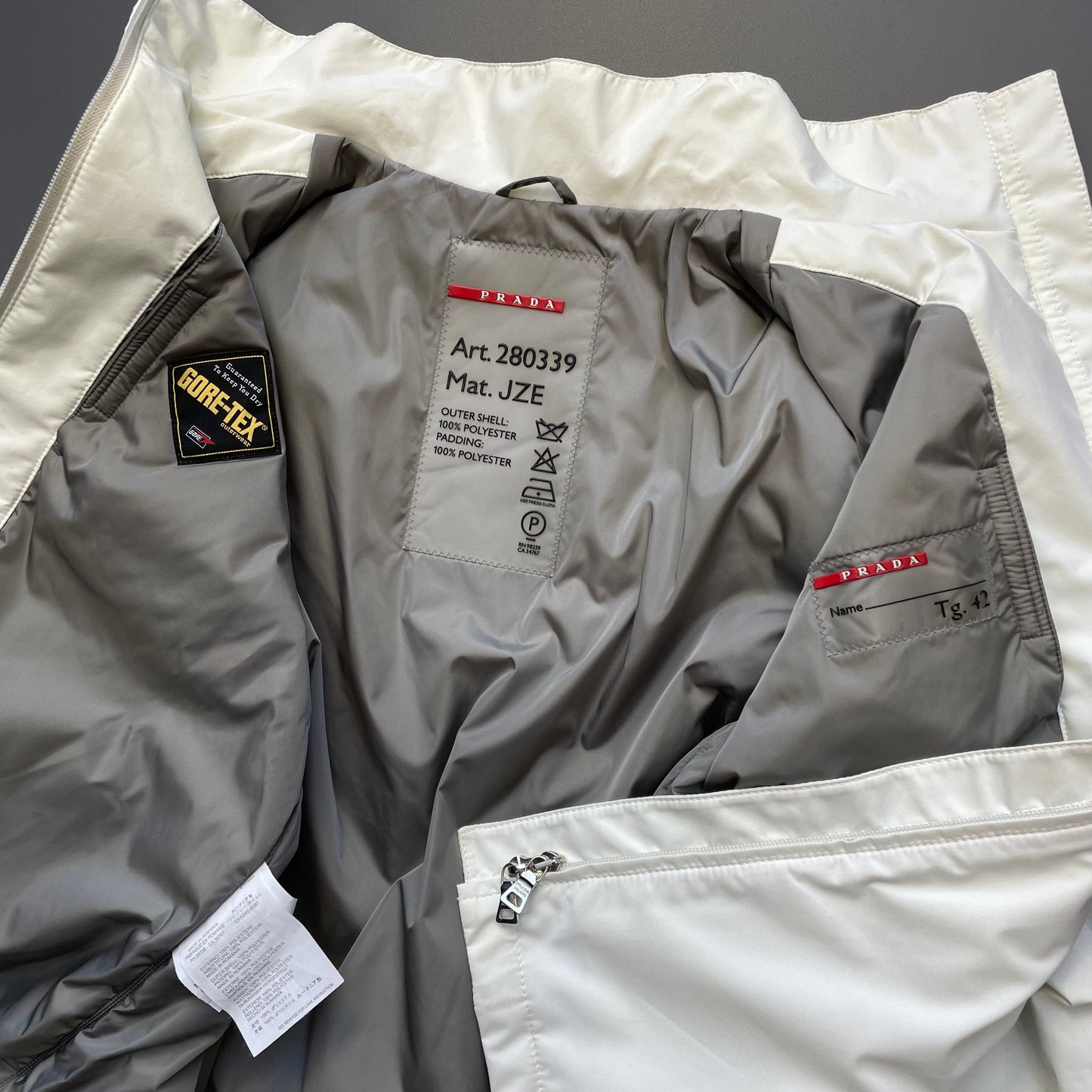 Prada Sport White 00s Women's Padded Goretex Ski Jacket | Small, White