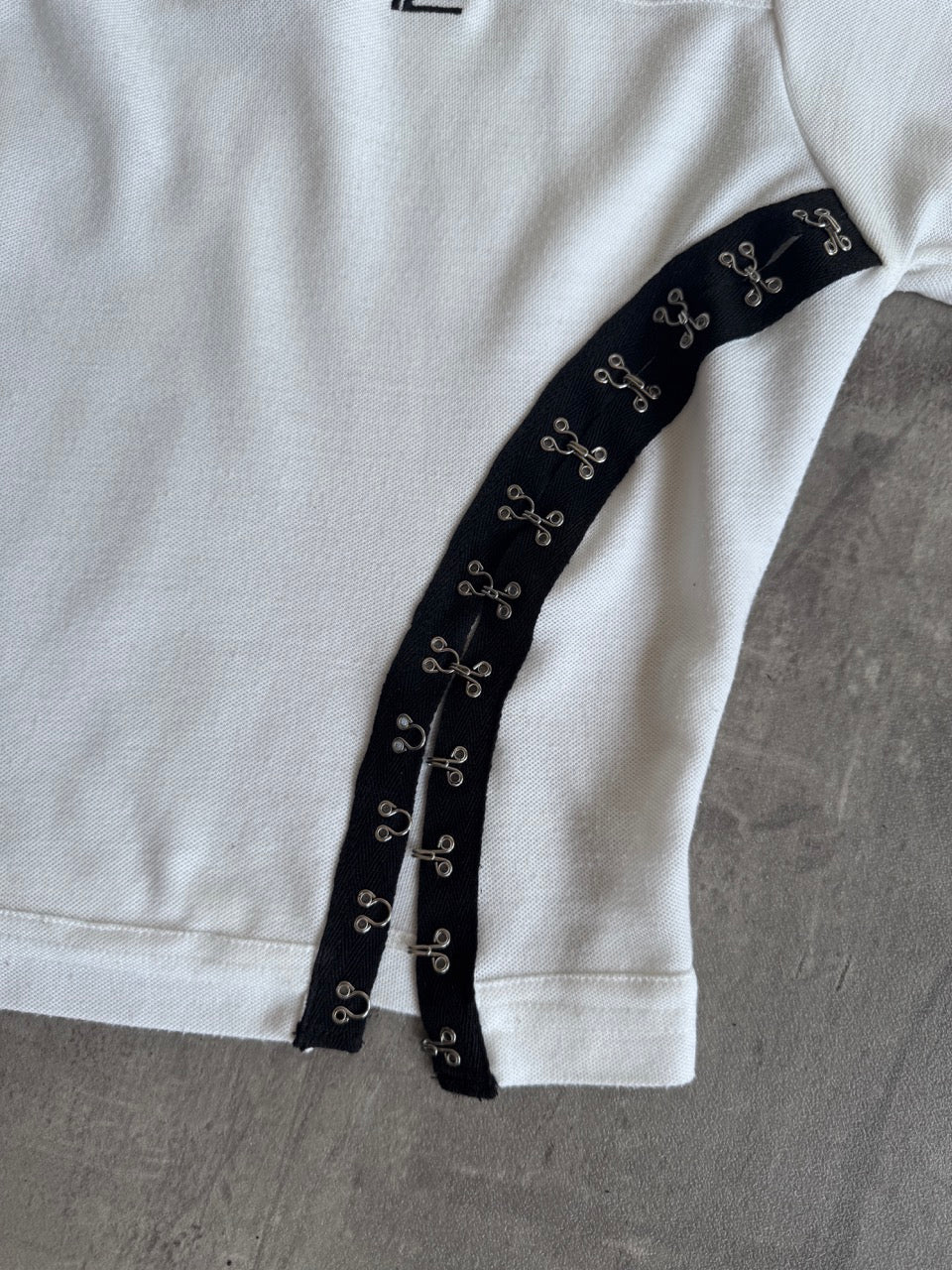 VT Rework : Porsche White Hook Eye Top