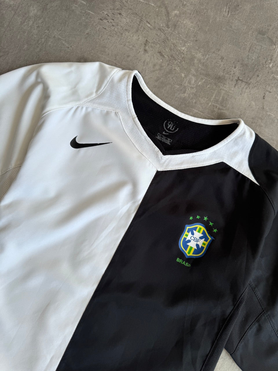 2004/05 Brazil x Nike 'Kaká 8' Anti Racism Football Shirt