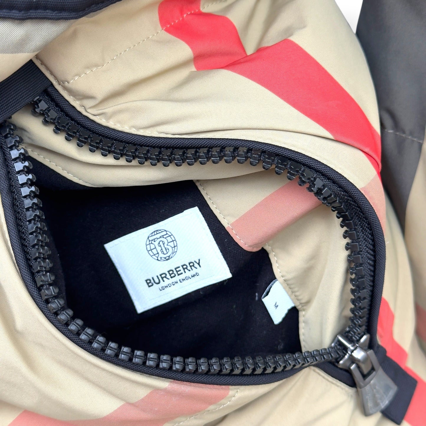 BURBERRY REVERSIBLE CHECK HOODED PUFFER JACKET BEIGE / BLACK M | Medium, Beige