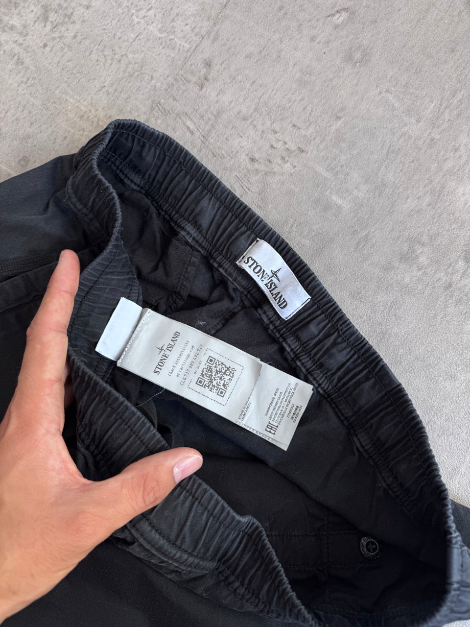 A/W 2022 Stone Island Black Cargo Trousers