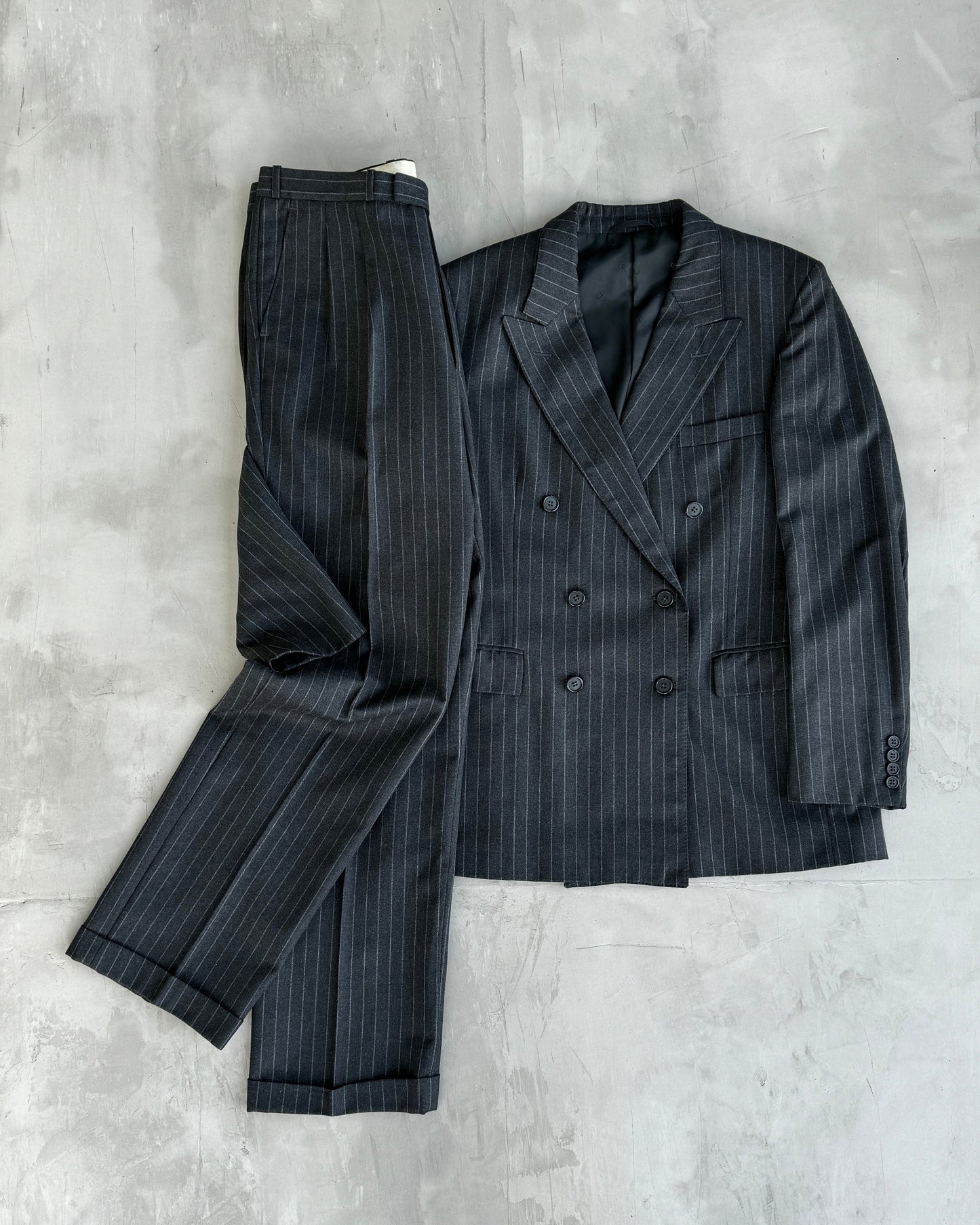 CHRISTIAN DIOR MONSIEUR DOUBLE BREASTED WOOL PINSTRIPE SUIT - 40R / M-L | 40R, Multicoloured