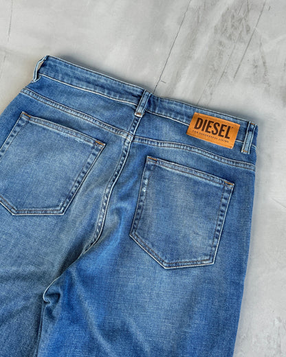 DIESEL DENIM STRAIGHT-LEG JEANS - W31"