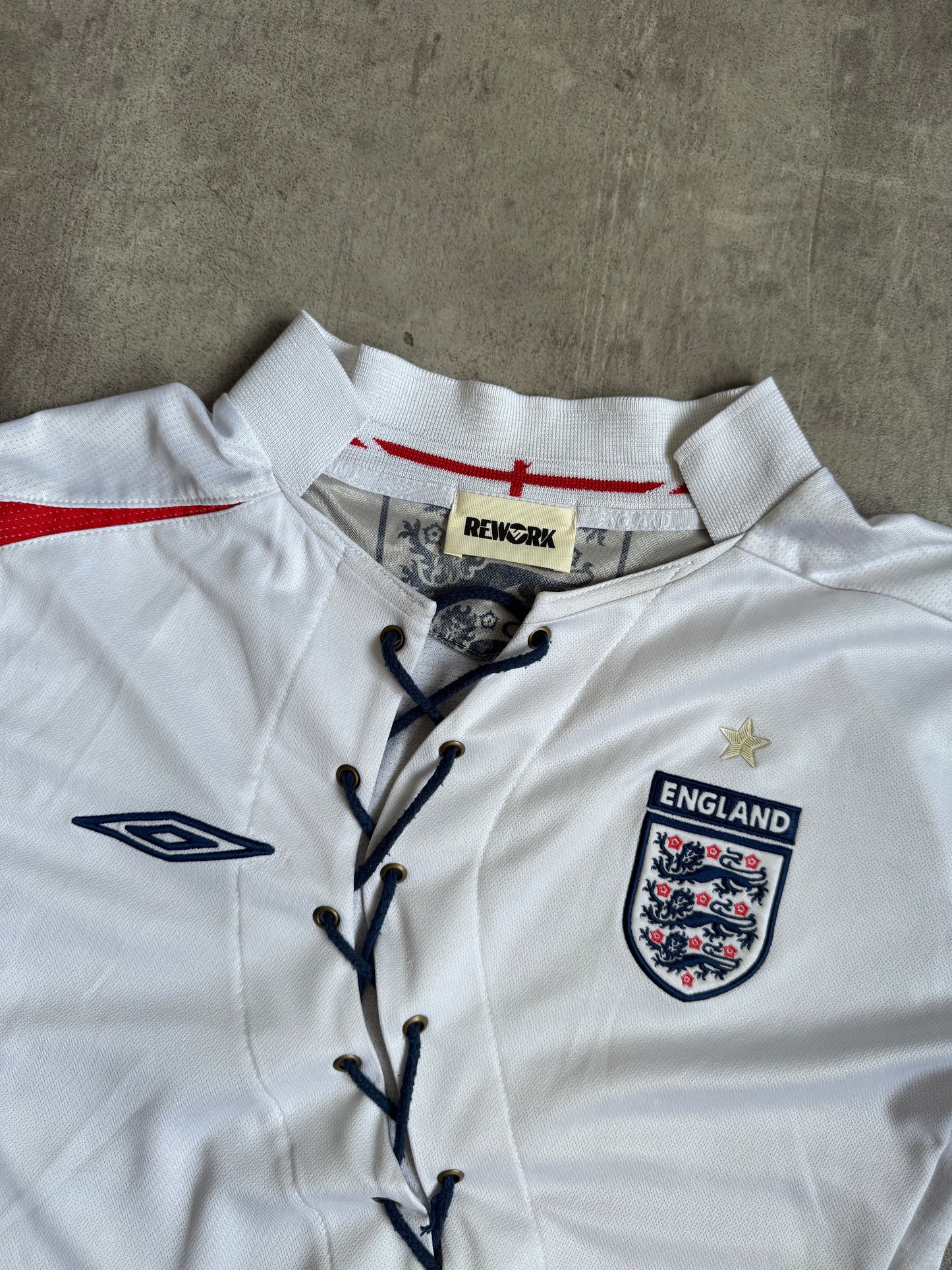 VT Rework: England White Asymmetric Lace Front Tee | Medium, Multicoloured
