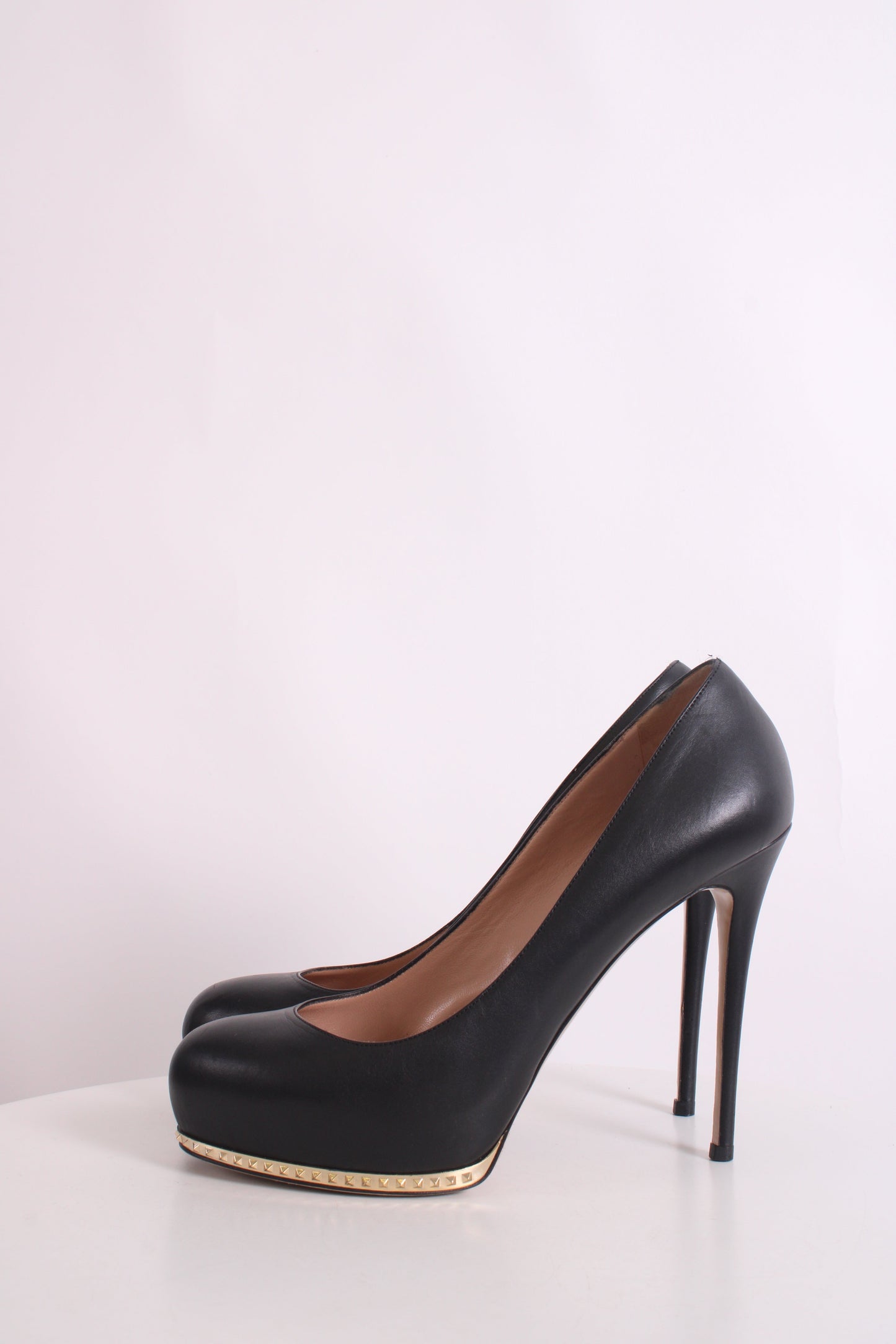 Valentino Shoes Black 38.5 | O/S, Black