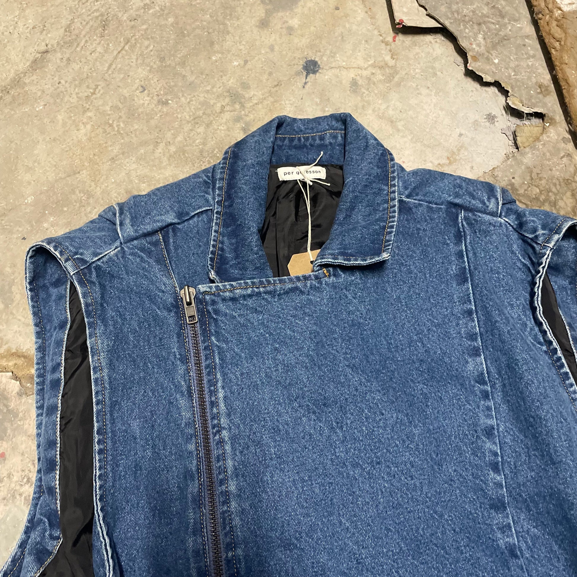 https://cdn.shopify.com/s/files/1/0909/3598/4473/files/IMG_7140.heic?v=1735843813